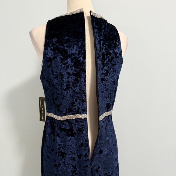 R&M Richards Long Ice Velvet Dress W/Elegant Neck Waist Detail & Slit Size 8 - Picture 8 of 14